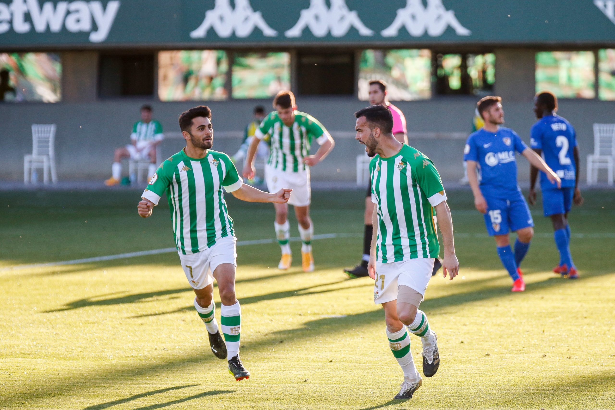 El Linares Deportivo Cede El Liderato En Sevilla - Albero Y Mikasa